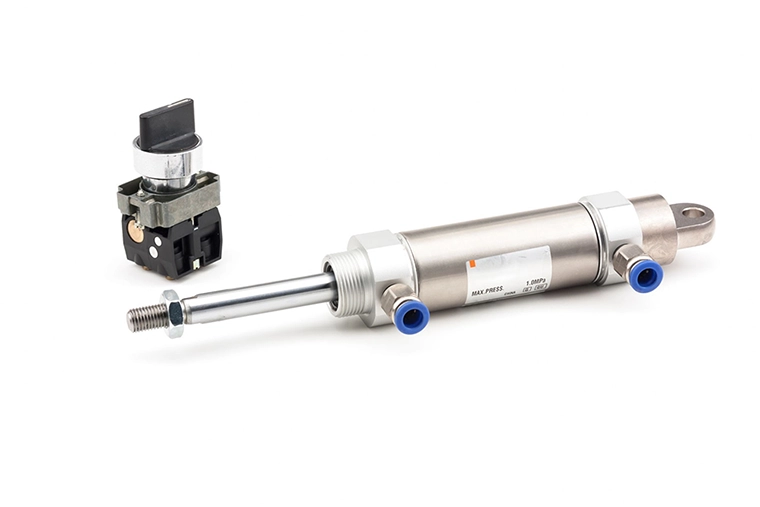 Cilindru pneumatic industrial cu racorduri de aer